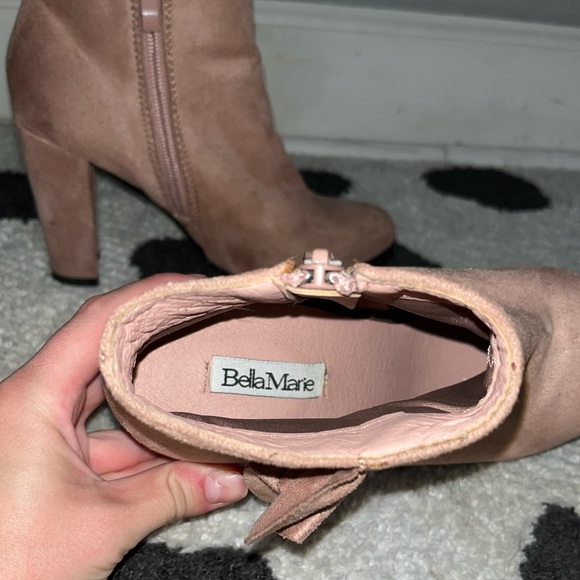 Bella Marie Pink Ruffled Pumps - Picture 6 of 7